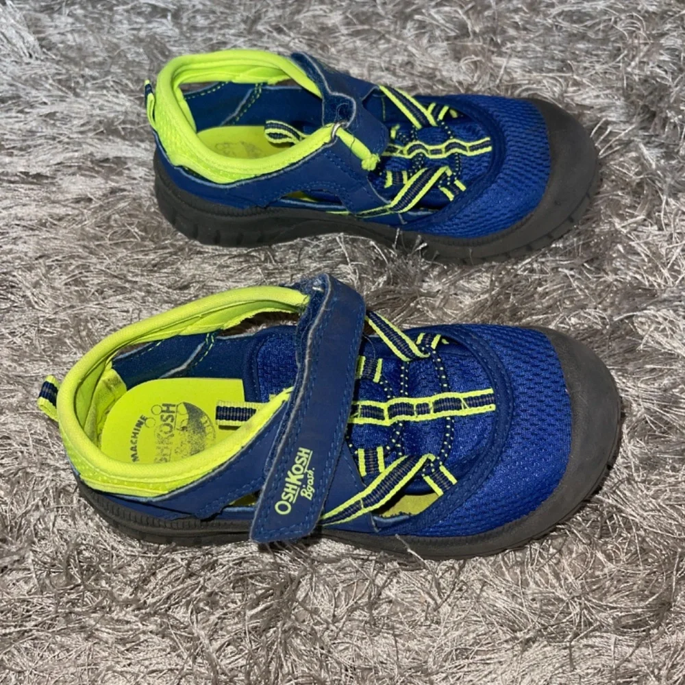 Toddler OshKosh B’gosh Water Shoes with Velcro Strap